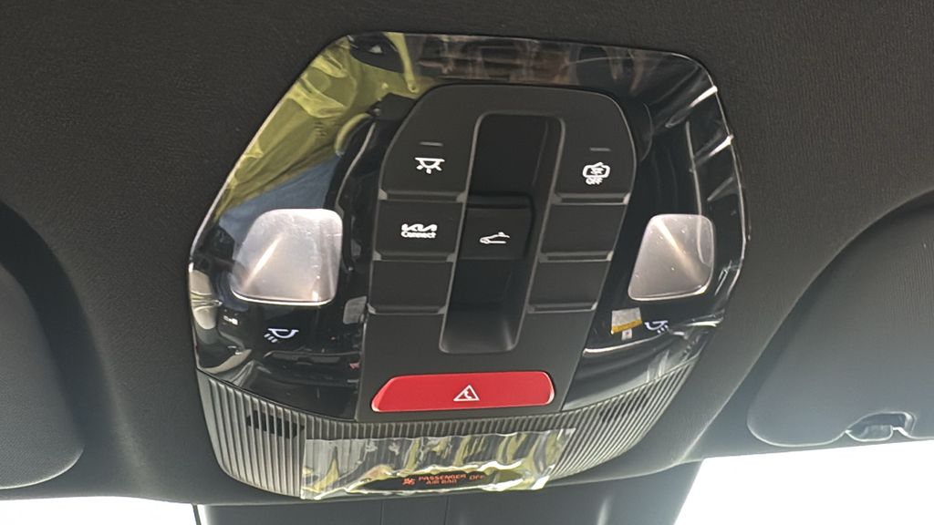 2025 Kia K4 GT-Line photo 24