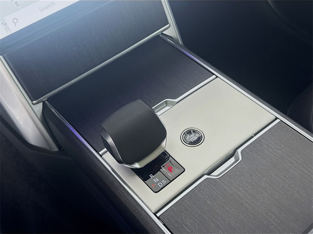 2025 Land Rover Range Rover SE photo 12