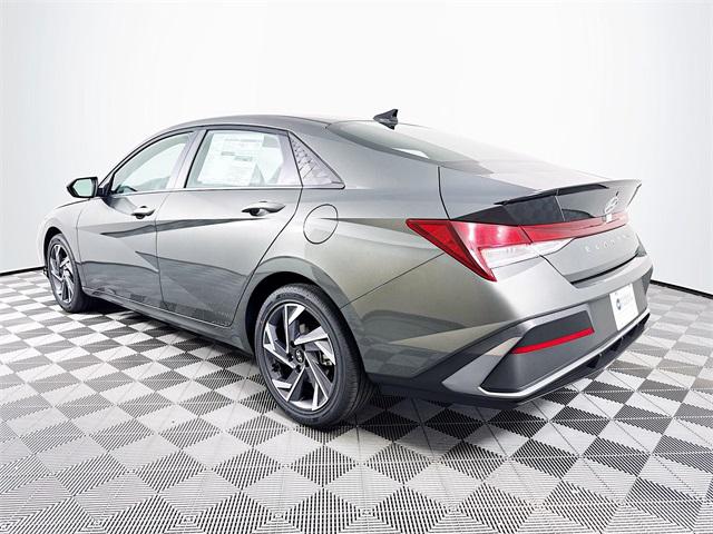 2025 Hyundai Elantra SEL Sport photo 4