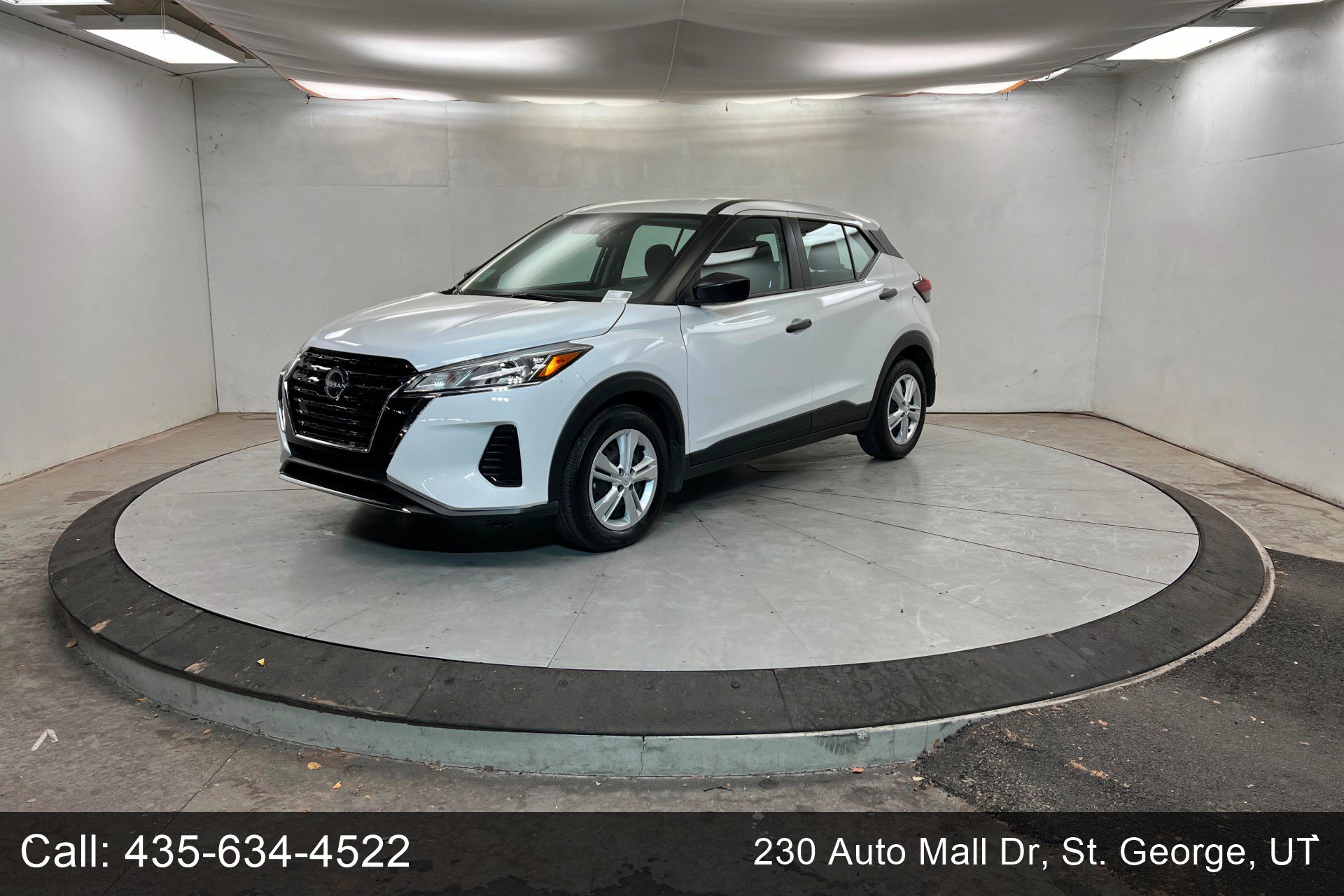 2025 Nissan KICKS PLAY Base