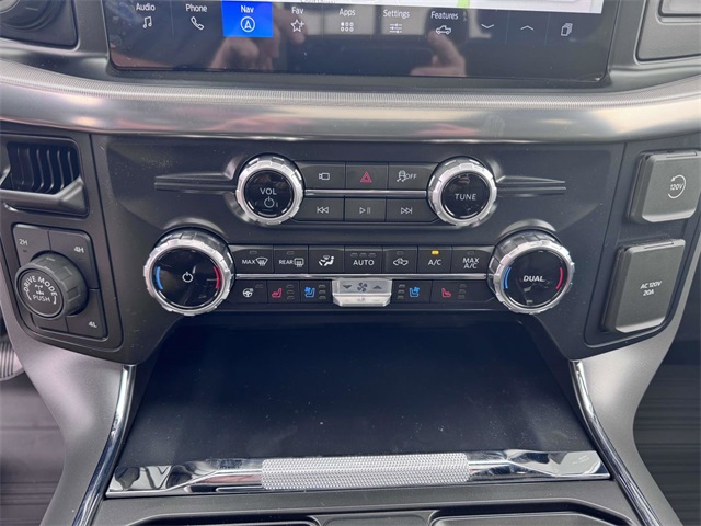 2025 Ford F-150 Lariat photo 14