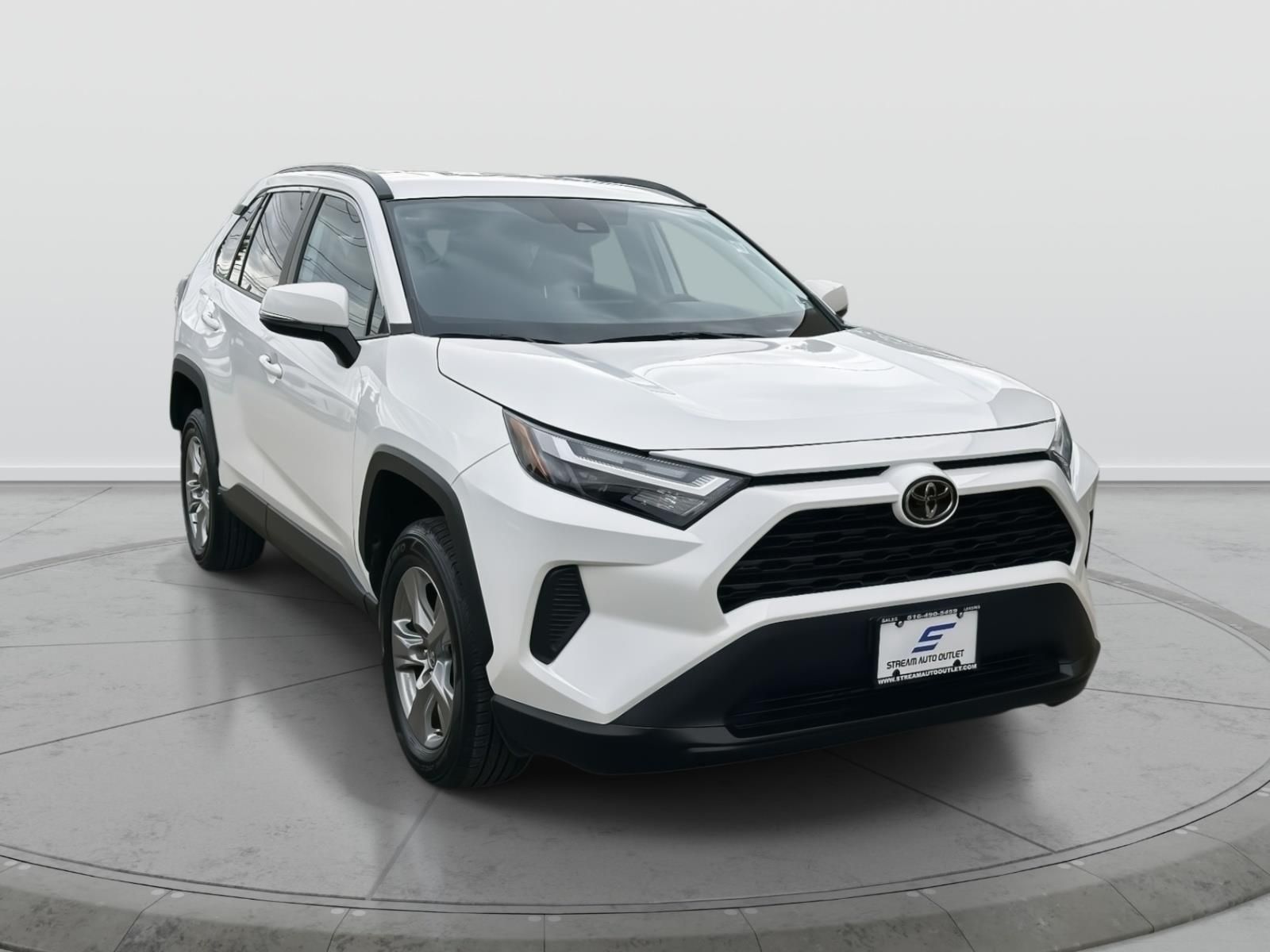 2024 Toyota RAV4 XLE's photo