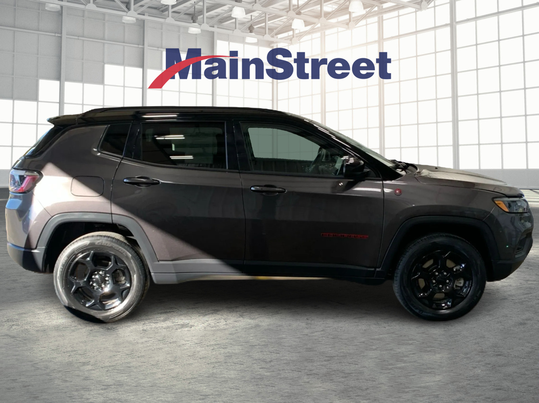 2024 Jeep Compass Trailhawk photo 3