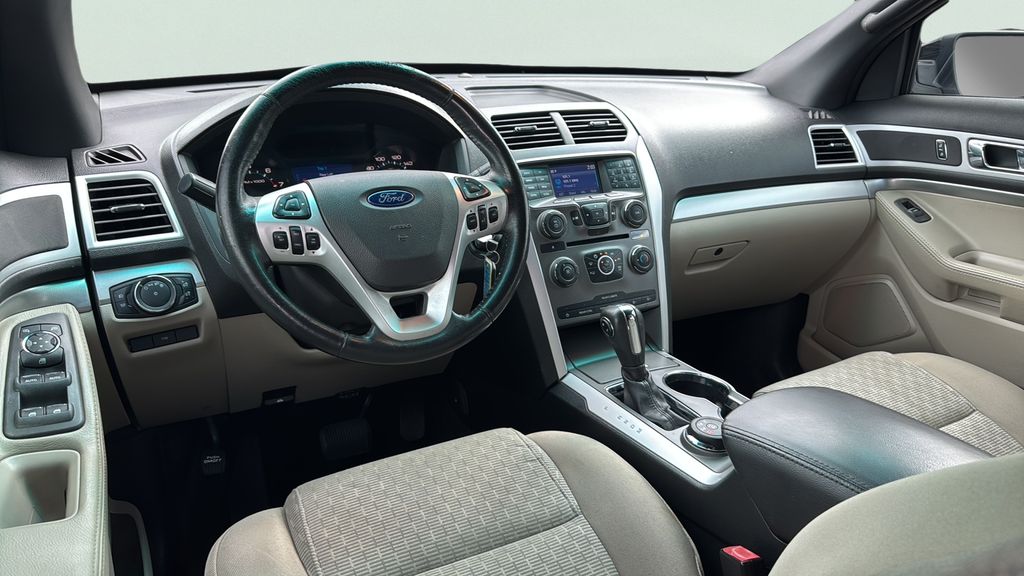 2015 Ford Explorer XLT photo 33