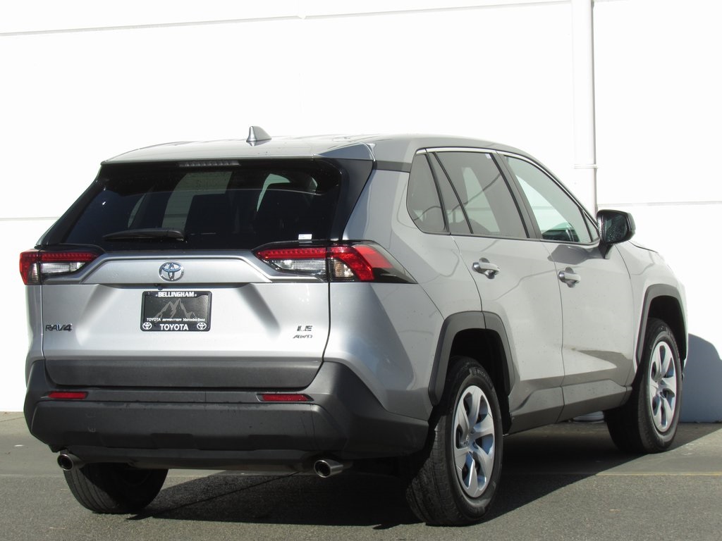 2024 Toyota RAV4 LE photo 3