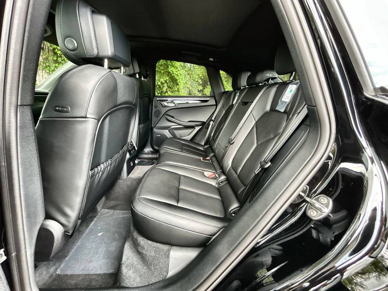 2026 Porsche Macan Base photo 26