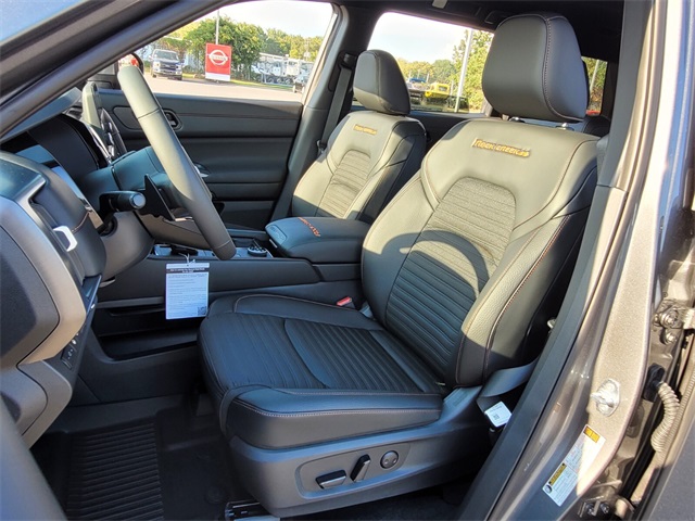 2025 Nissan Pathfinder Rock Creek photo 8