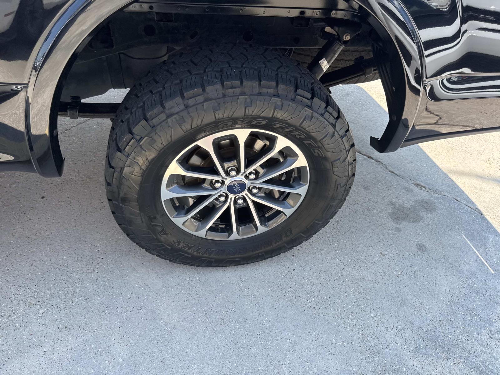 2019 Ford F-150 XLT photo 3