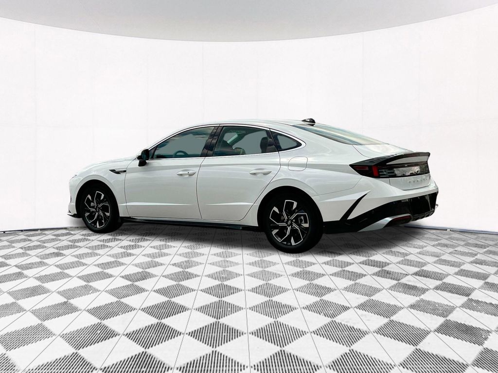 2025 Hyundai Sonata SEL photo 3
