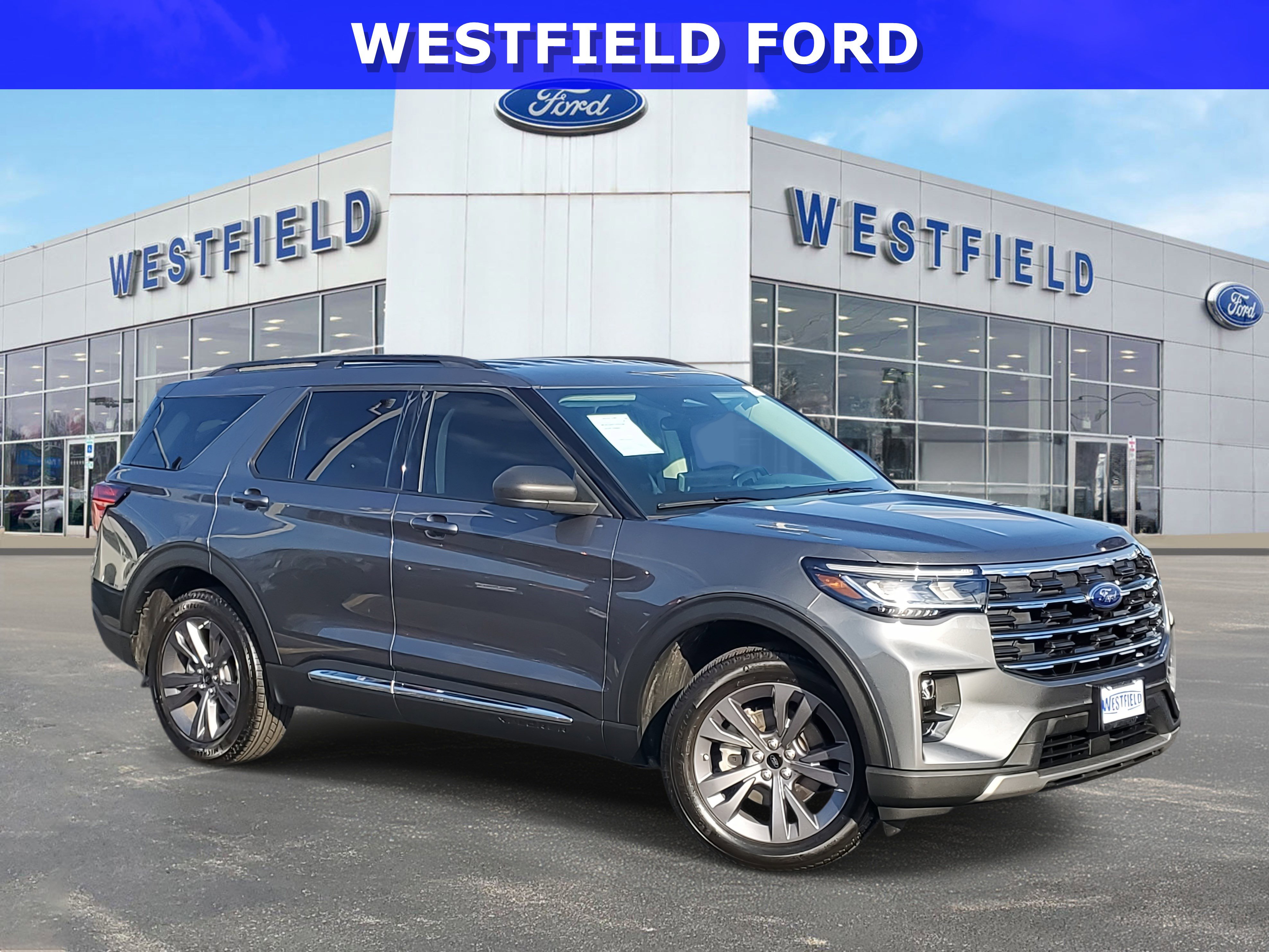 2025 Ford Explorer photo 2