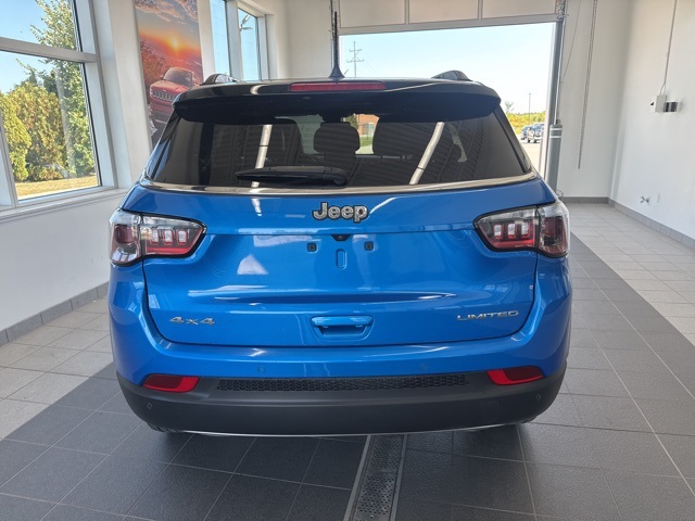 2023 Jeep Compass Limited photo 3