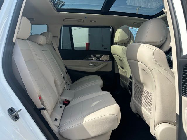 2026 Mercedes Benz GLS 450 4MATIC photo 23