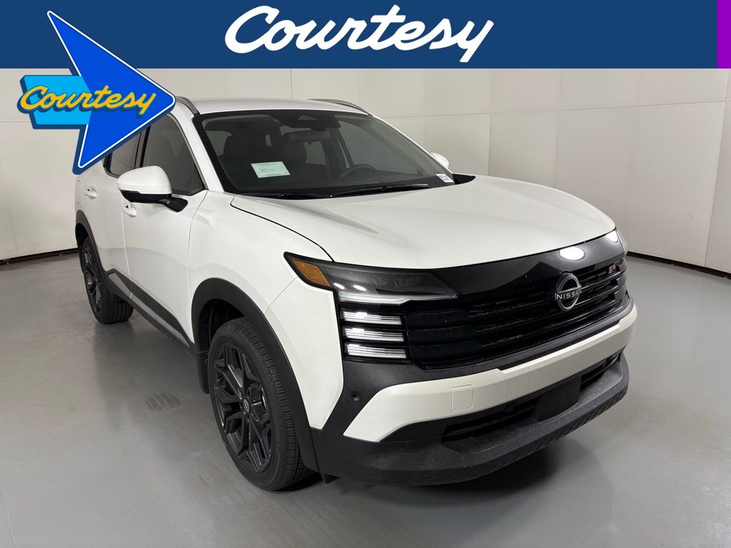 2025 Nissan Kicks SR's photo