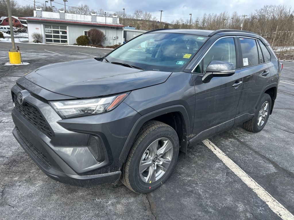 2025 Toyota RAV4 XLE's photo