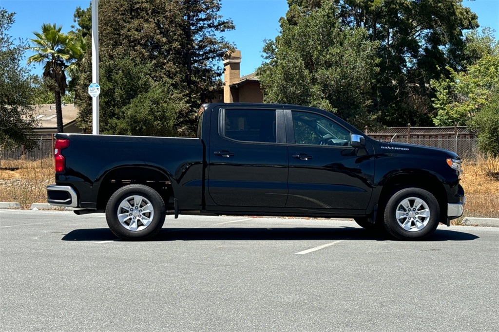 2025 Chevrolet Silverado 1500 LT photo 3