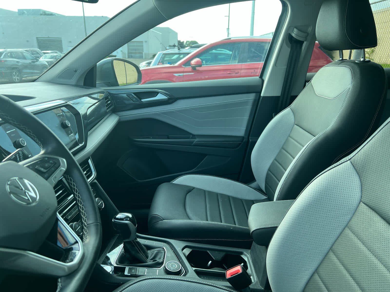 2024 Volkswagen Taos SEL photo 2