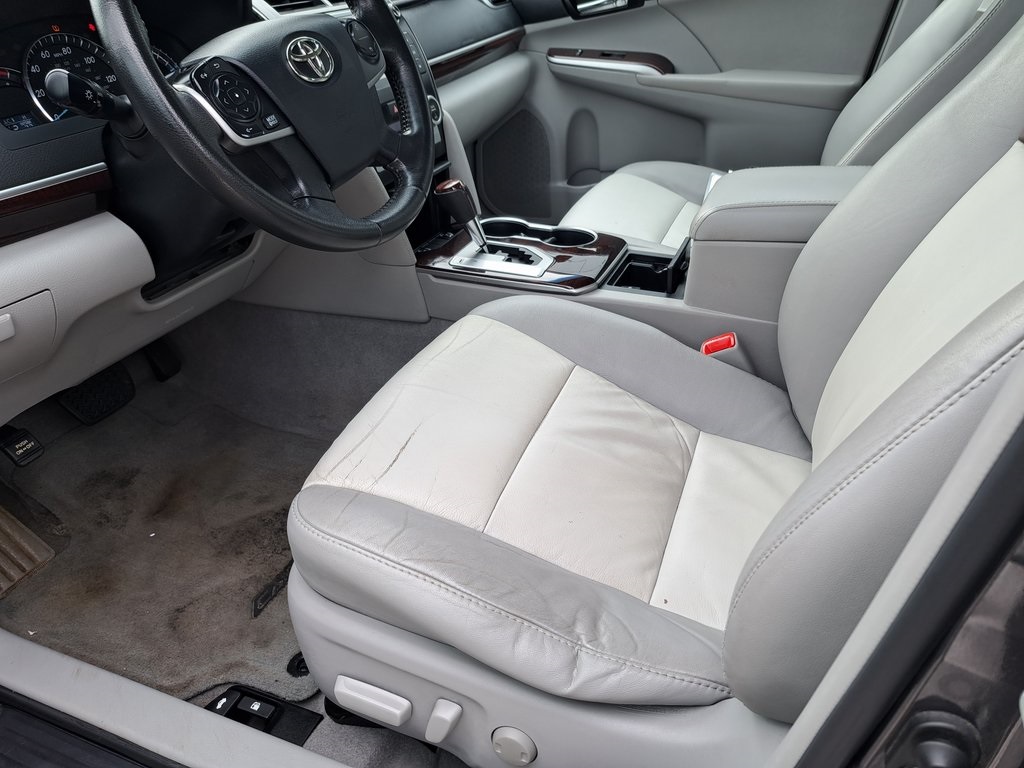 2012 Toyota Camry XLE photo 21