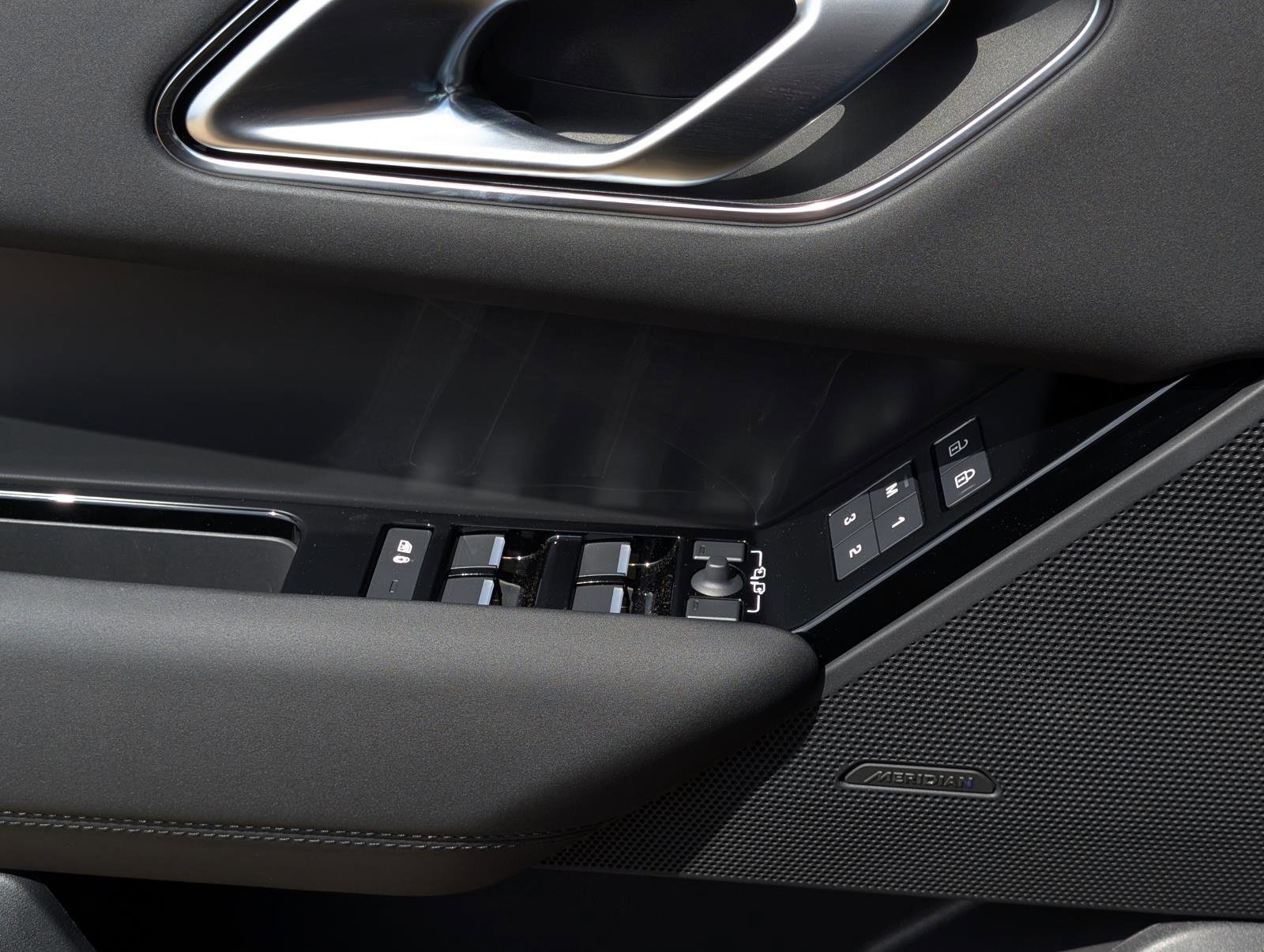 2026 Land Rover Range Rover Velar S photo 21