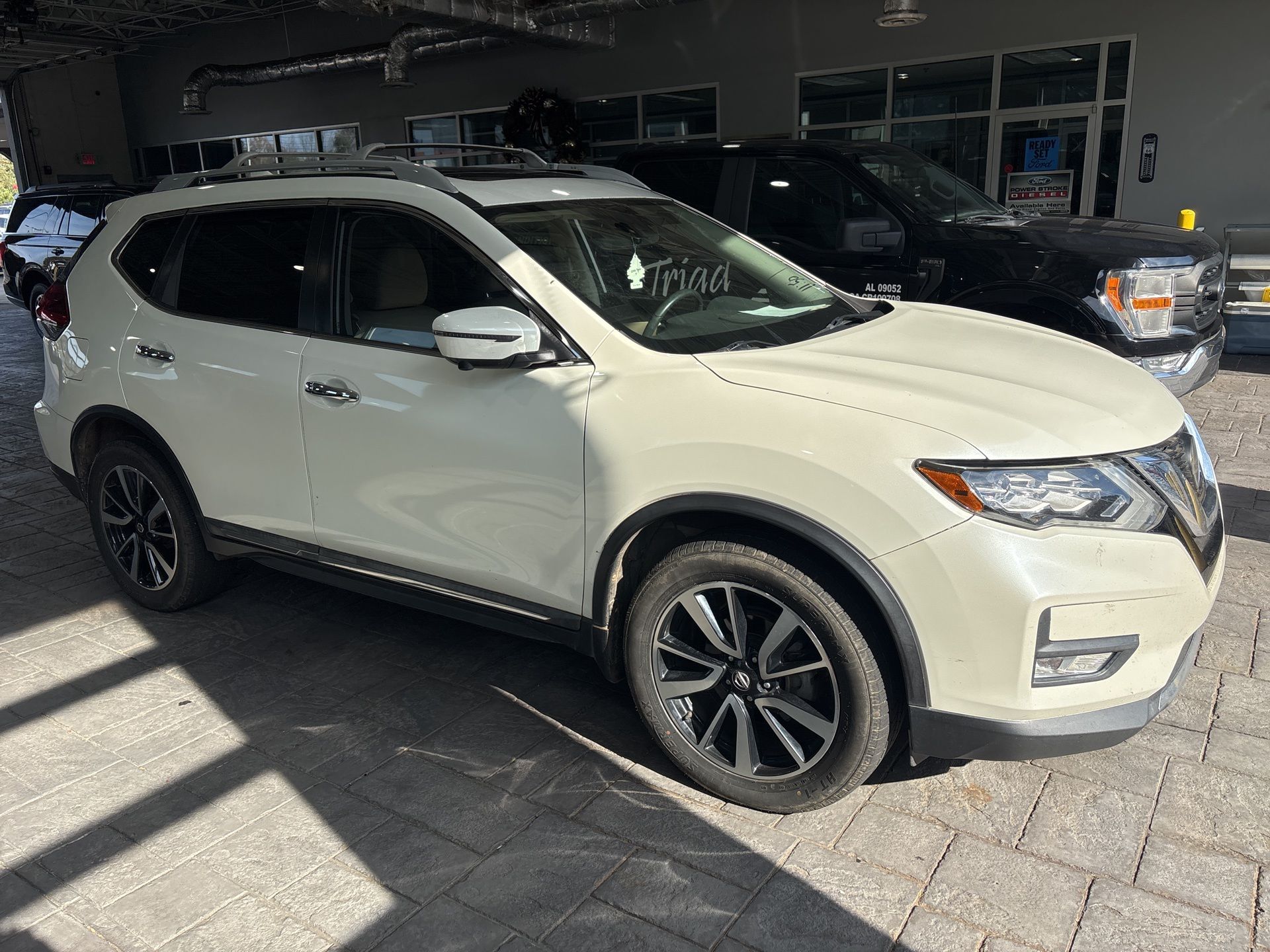 2019 Nissan Rogue SL photo 2