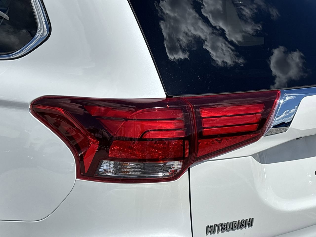 2019 Mitsubishi Outlander SEL photo 6