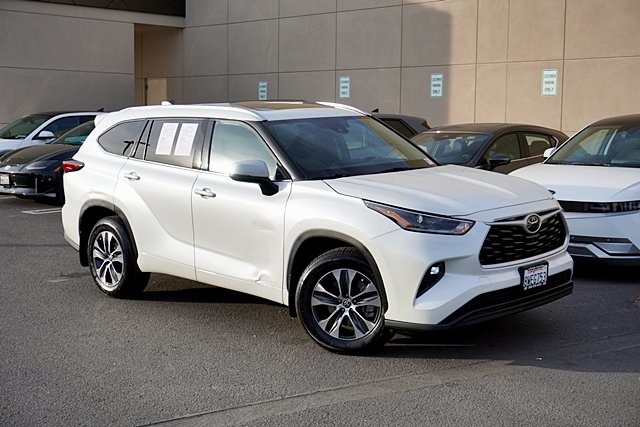 Used 2021 White Toyota XLE image 2