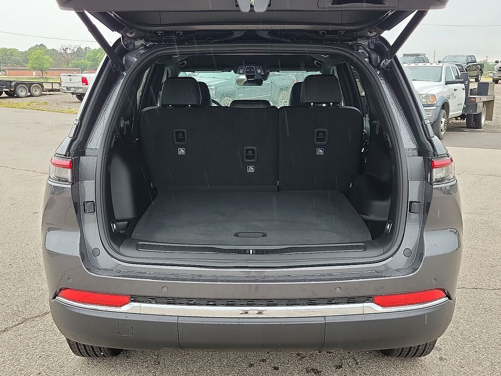 2025 Jeep Grand Cherokee Limited photo 8