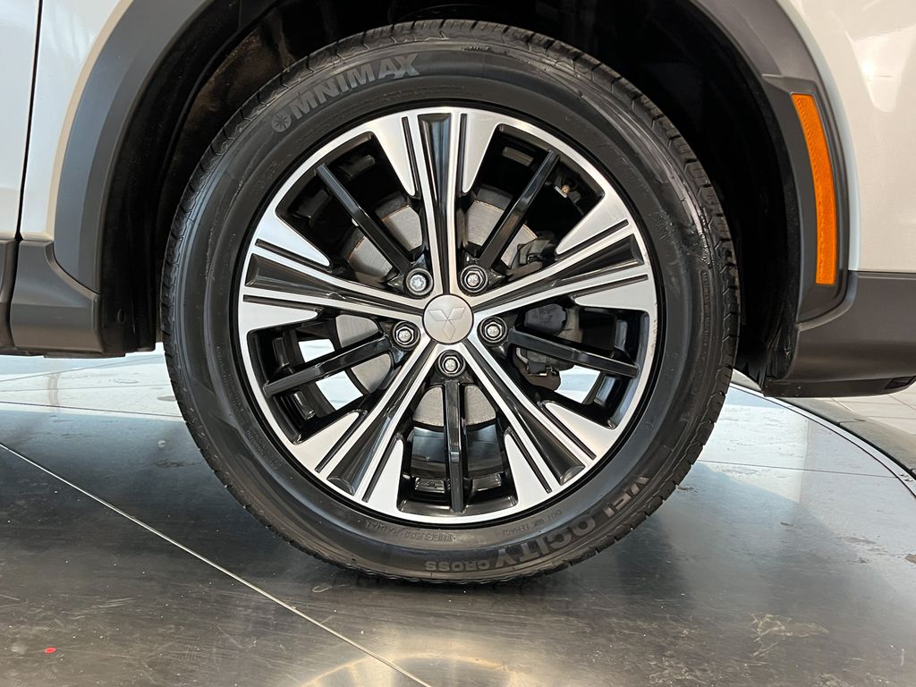 2022 Mitsubishi Eclipse Cross SE photo 10