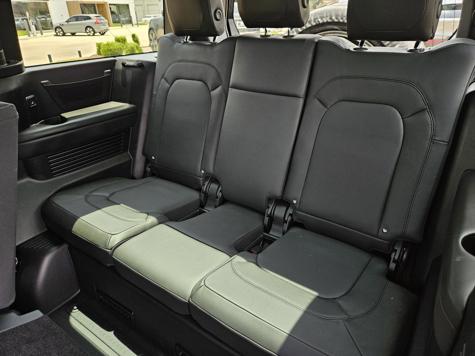2023 Land Rover Defender X-Dynamic SE photo 31