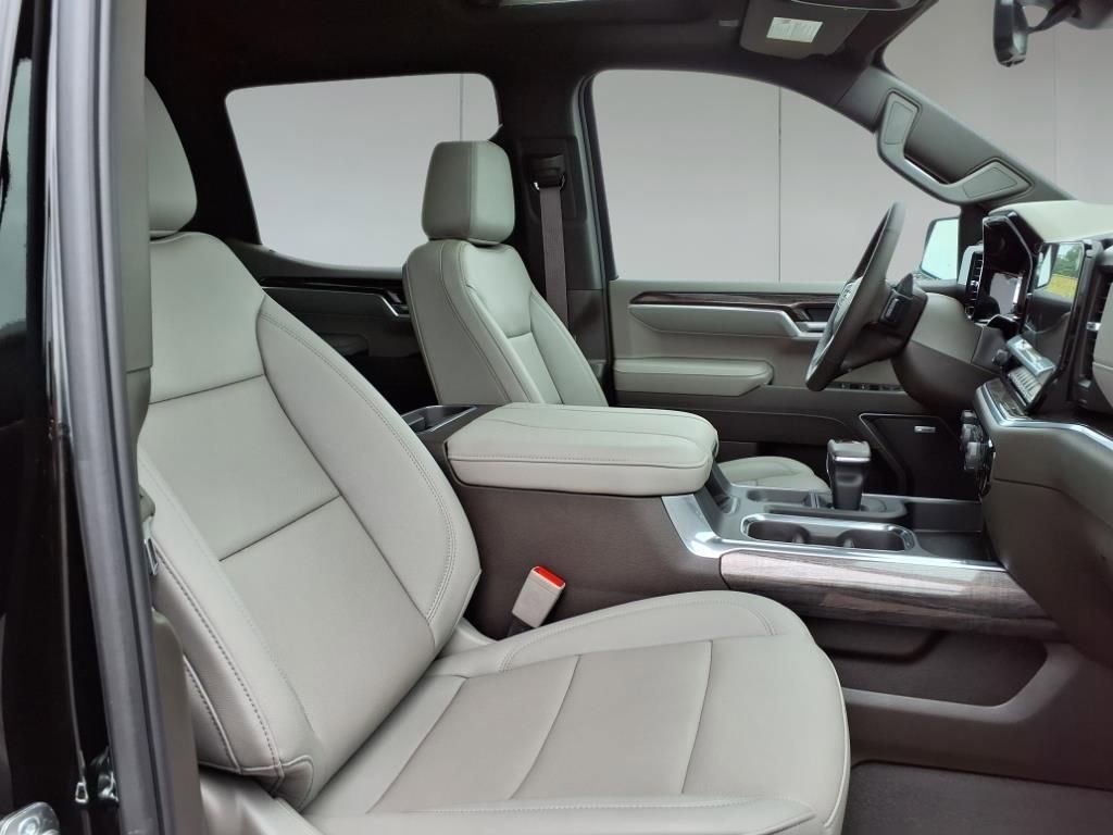 2025 Chevrolet Silverado 1500 LTZ photo 25