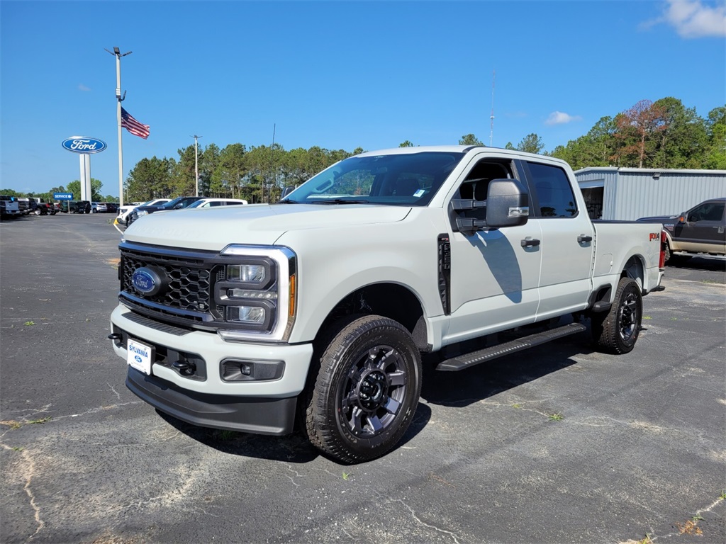 2025 Ford F-350 XL photo 3