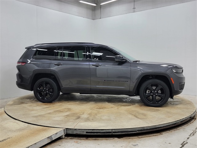 2023 Jeep Grand Cherokee Altitude photo 3