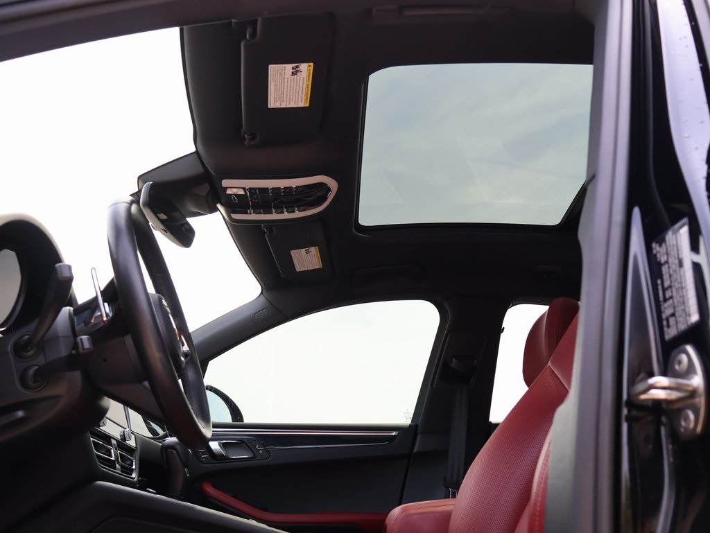2024 Porsche Macan S photo 25