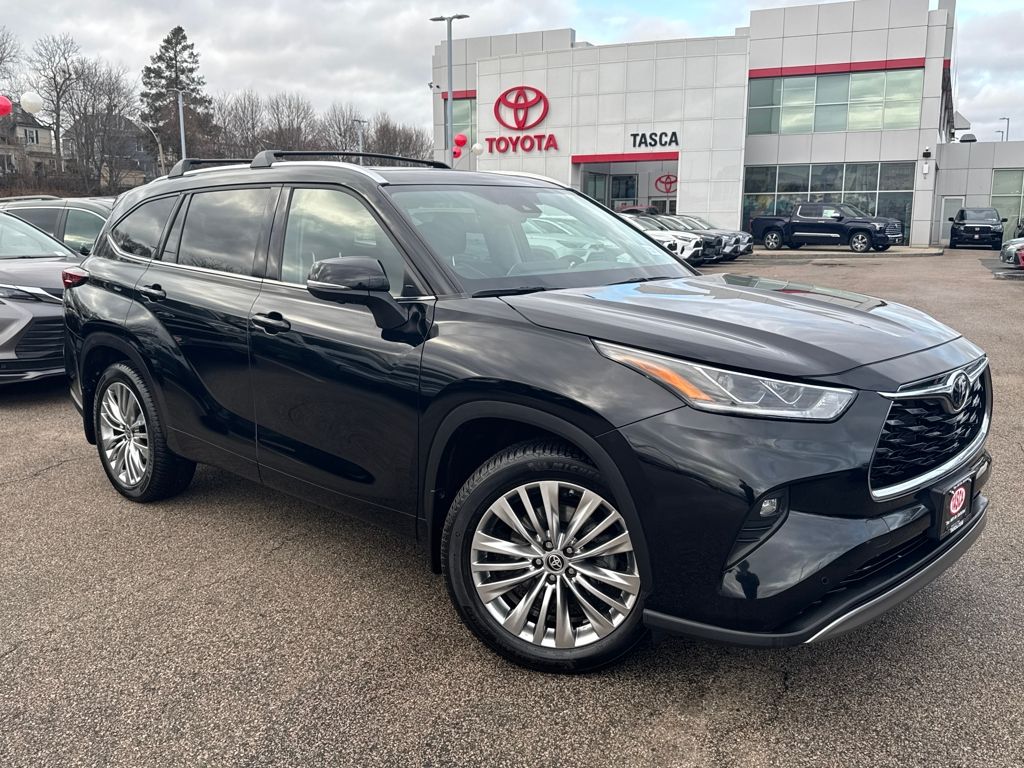 2024 Toyota Highlander Platinum's photo