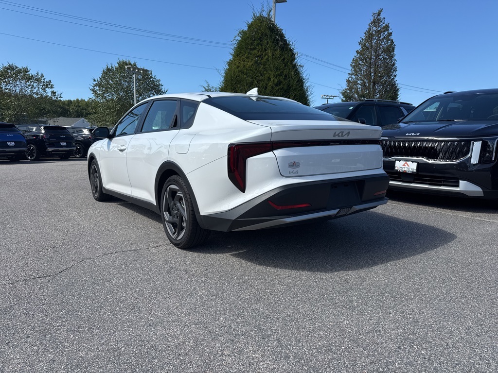 2025 Kia K4 EX photo 3