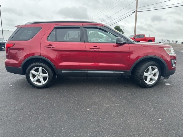 2017 Ford Explorer XLT photo 4