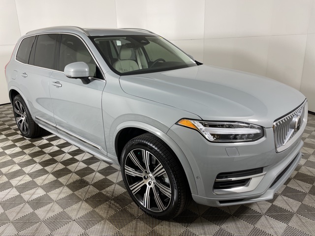 2025 Volvo XC90 T8 AWD Plus photo 2