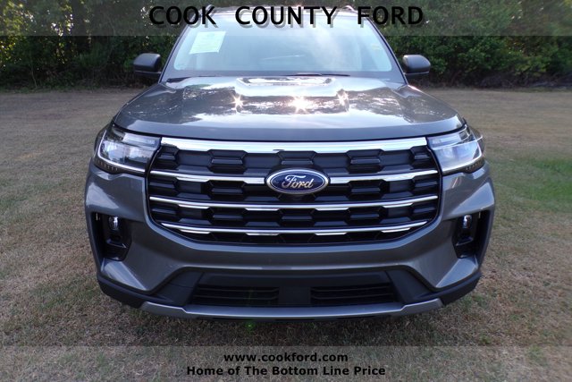 2025 Ford Explorer photo 2