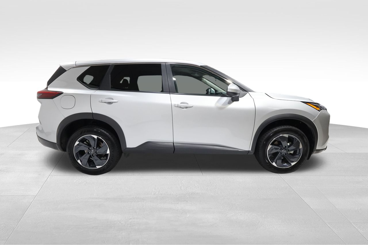 2024 Nissan Rogue SV photo 4
