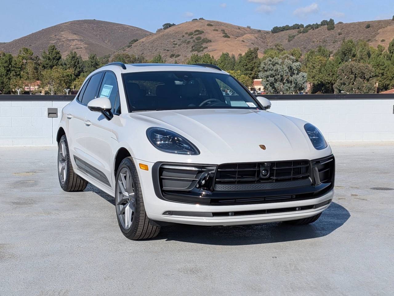 2025 Porsche Macan T photo 7