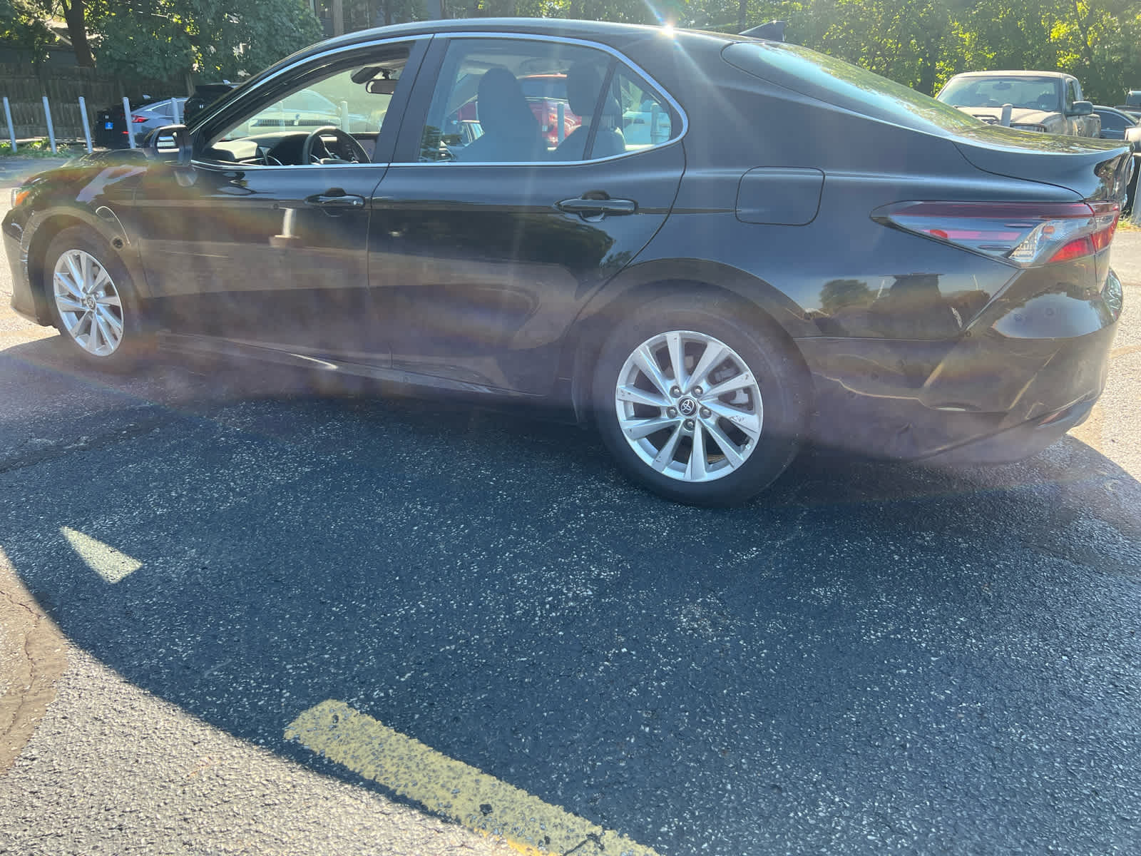 2023 Toyota Camry LE photo 3