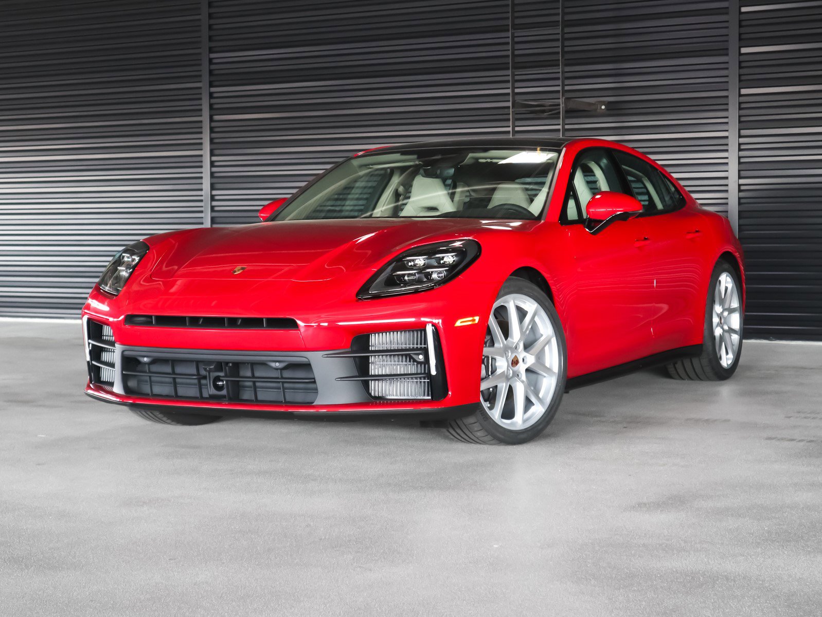 2025 Porsche Panamera Base's photo