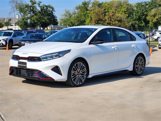 2023 Kia Forte GT photo 3