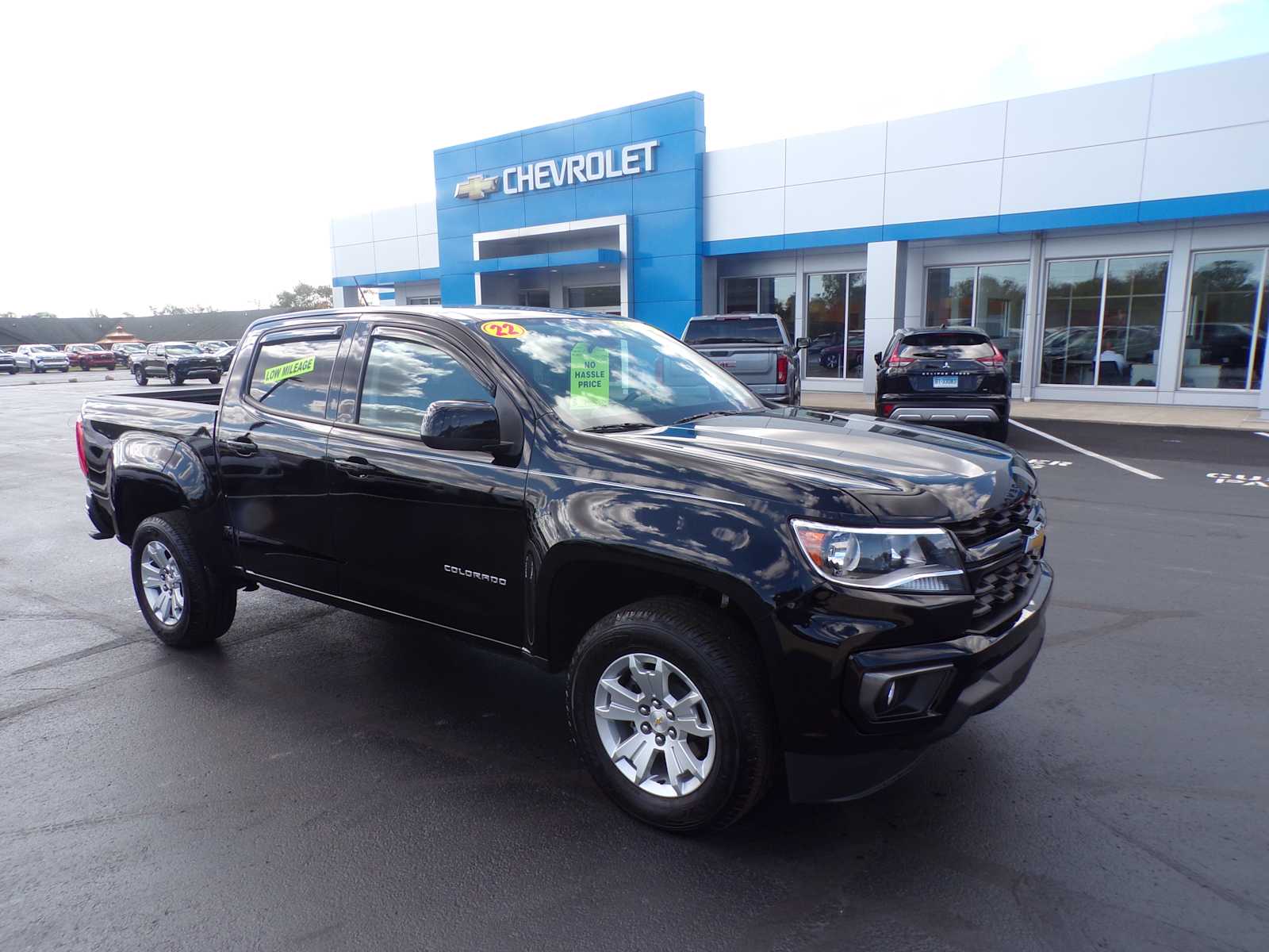 2022 Chevrolet Colorado LT photo 2