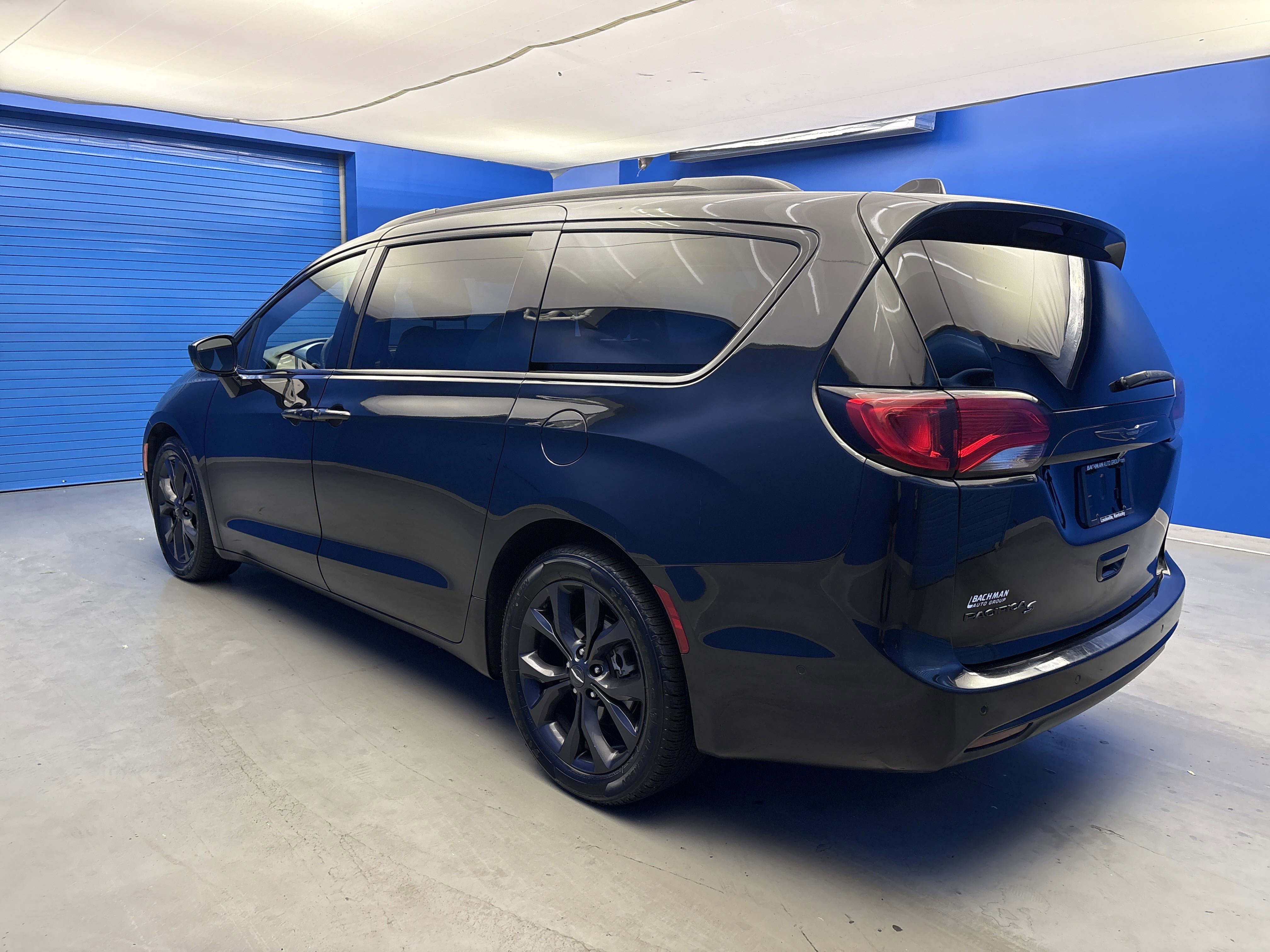 2020 Chrysler Pacifica Touring Plus photo 5