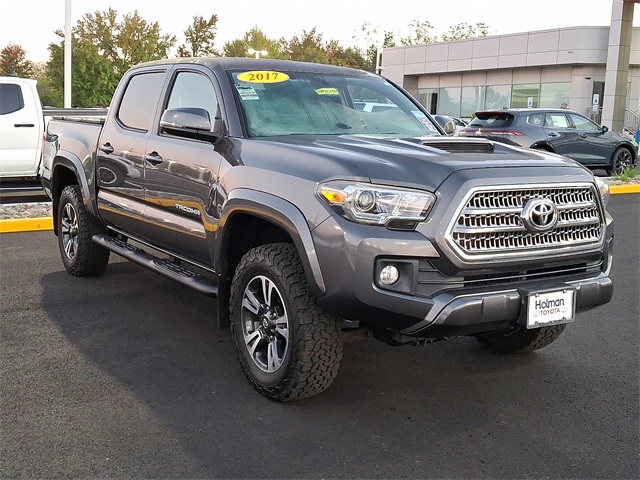 2017 Toyota Tacoma TRD Sport photo 2