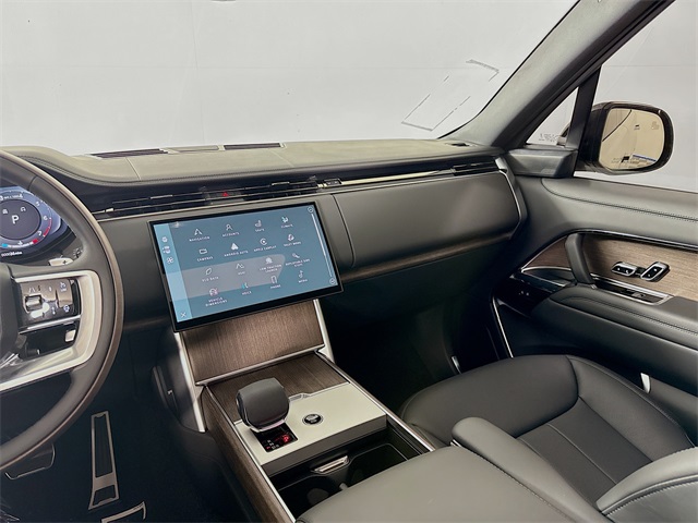 2025 Land Rover Range Rover SE photo 23