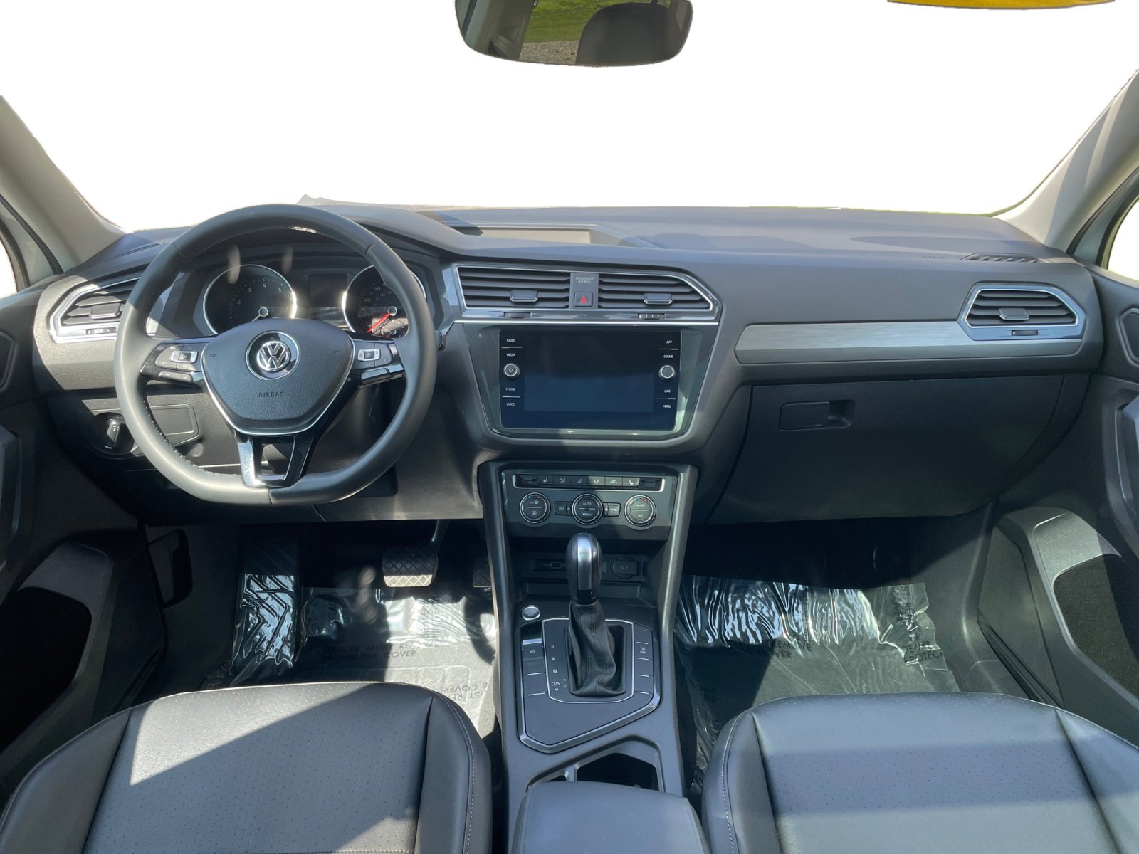 2020 Volkswagen Tiguan SE photo 13