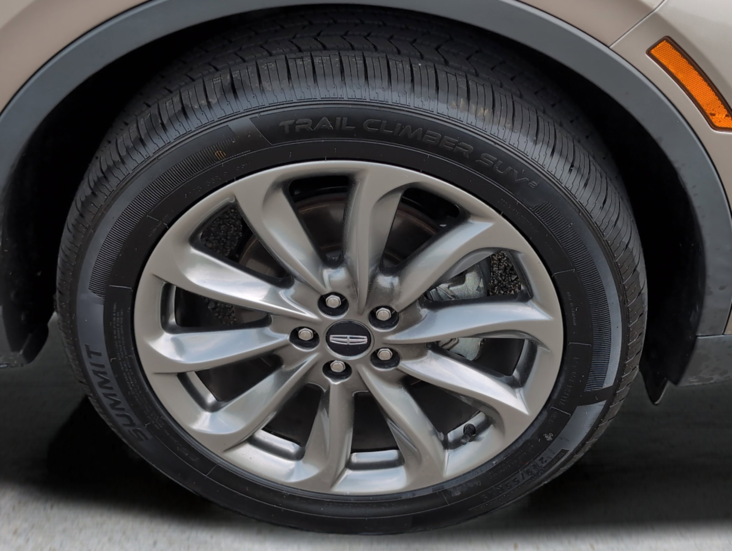 2020 Lincoln Corsair Standard photo 6
