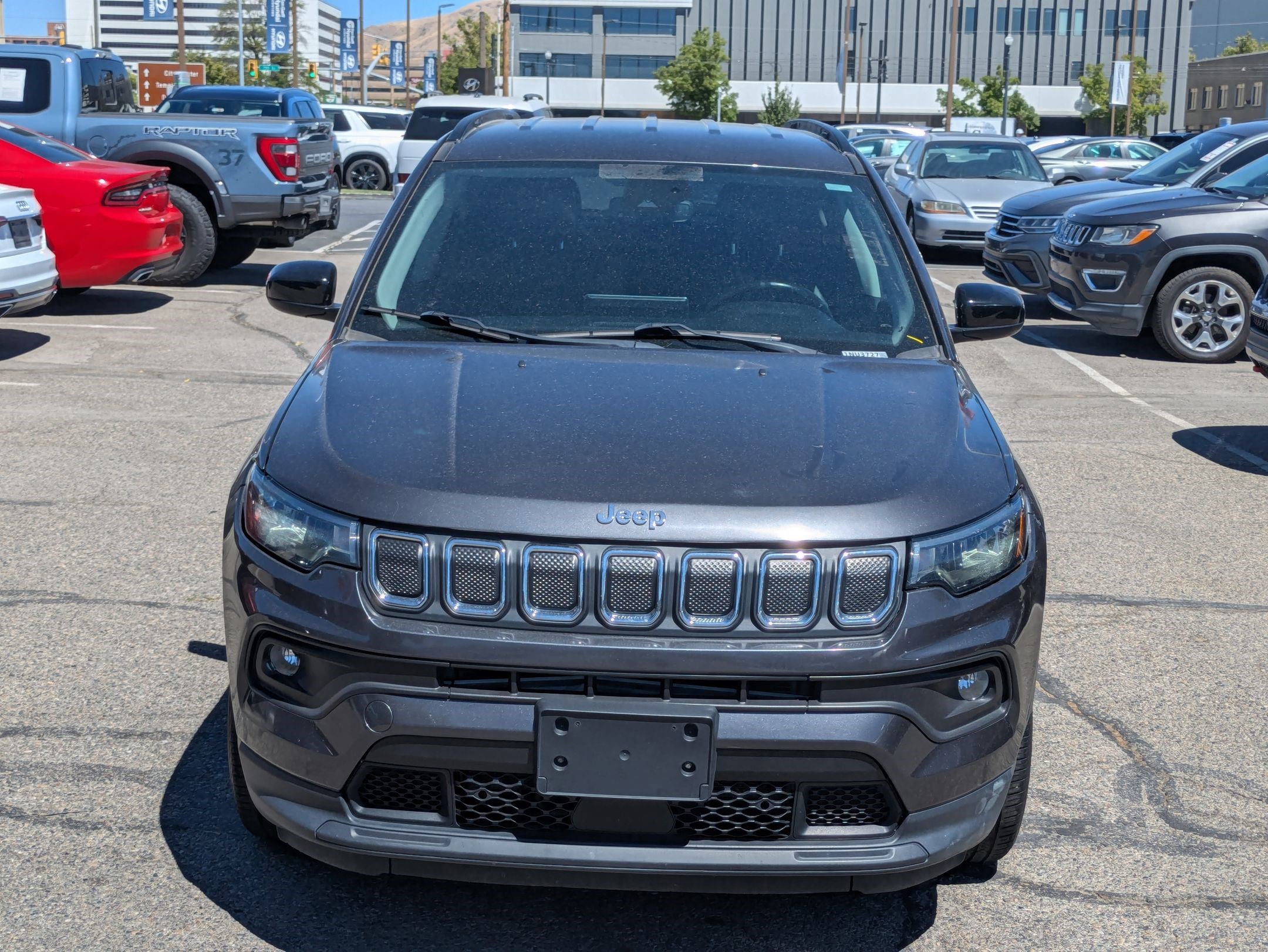 2022 Jeep Compass Latitude Lux photo 8