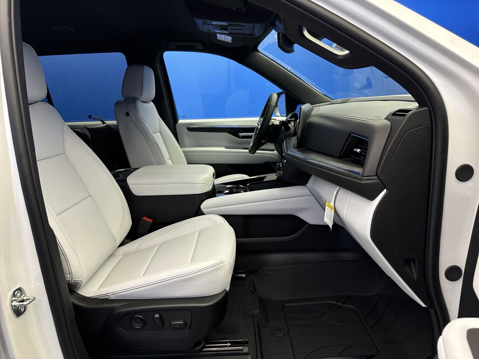 2025 Chevrolet Tahoe Premier photo 22